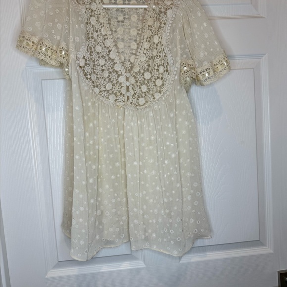 C Capri Tops - Lilly Mason Bohemia Style Dress Size M Women's with Dip-Dye Cream and Beige Lace